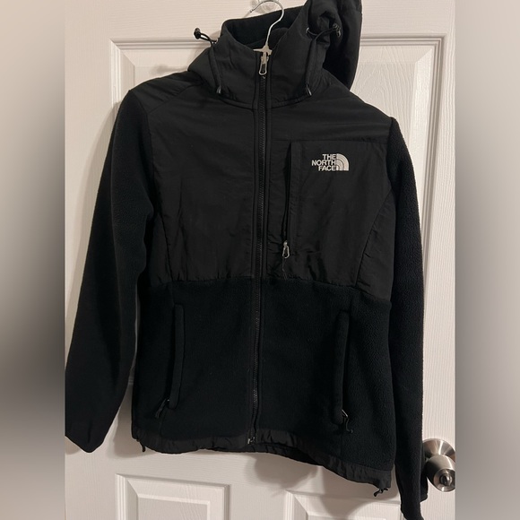 Small Women’s Black North Face jacket
